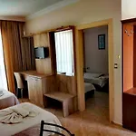 Melodi Club Apartahotel 4*