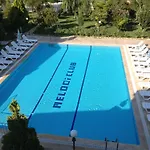 Melodi Club Apartahotel