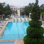 Melodi Club Apartahotel 4*