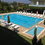 Melodi Club Apartahotel 4*