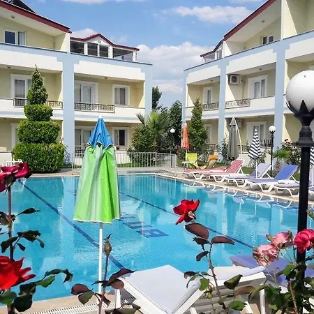 Ξενοδοχείο με διαμερίσματα Melodi Club 4*