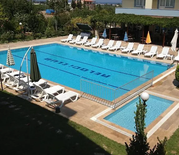 Melodi Club Aparthotel 3*